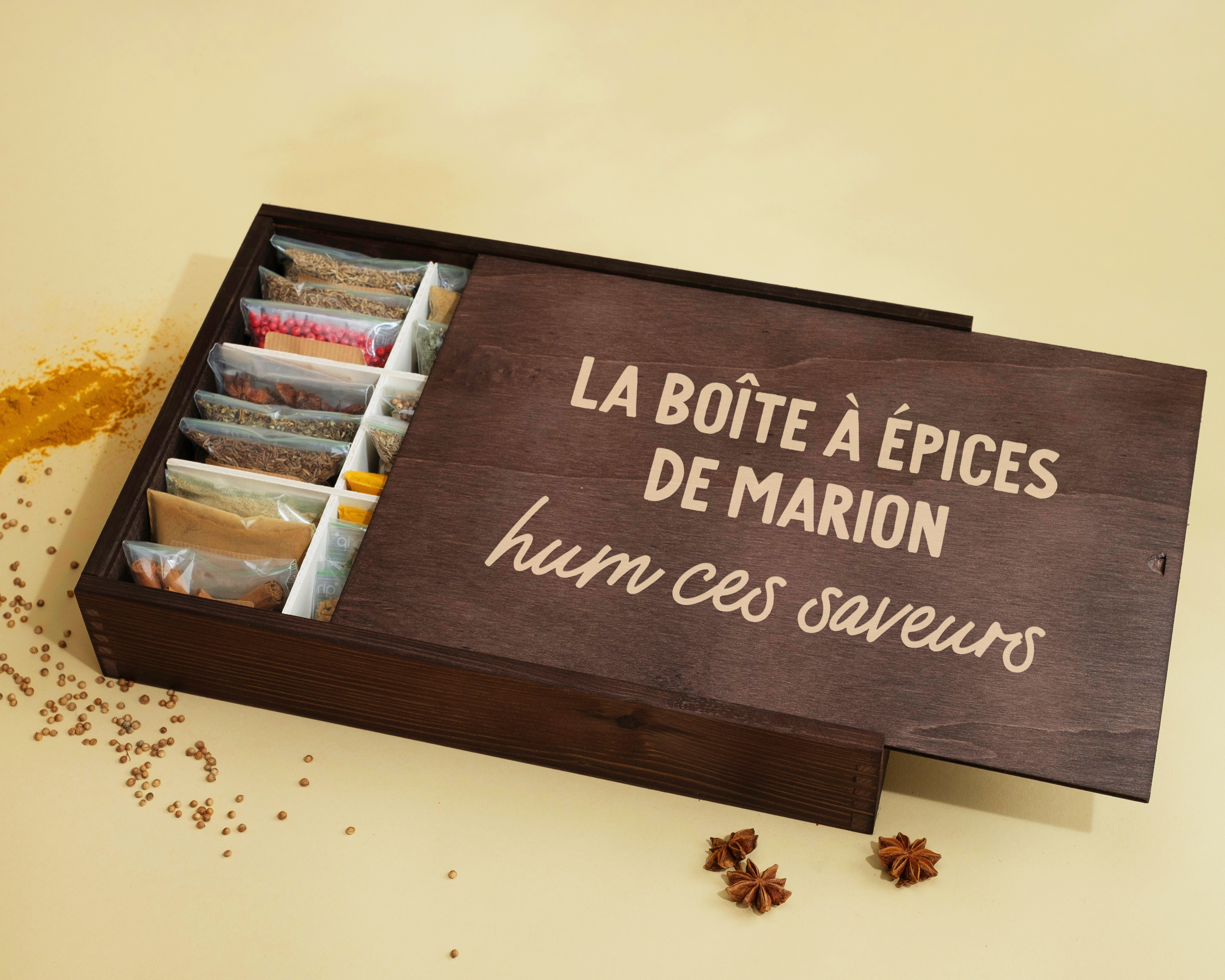 Grand coffret d'épices gravé Message - 36 épices du monde