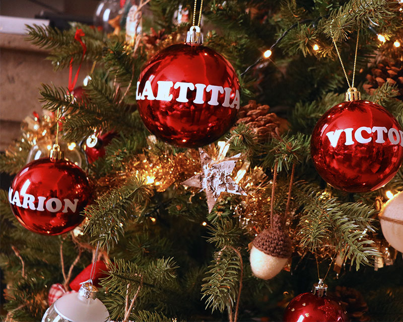 Les six boules de Noël personnalisées