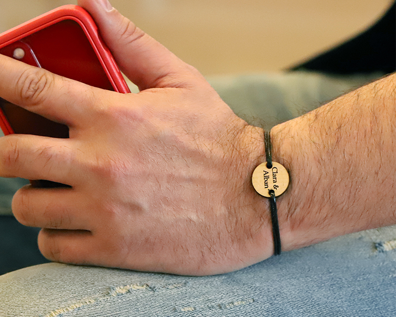 Bracelet cordon avec médaille personnalisée en bois