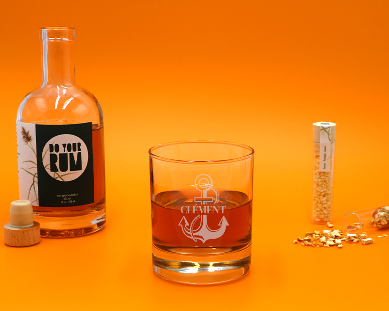 Kit de fabrication de rhum avec un verre personnalisé