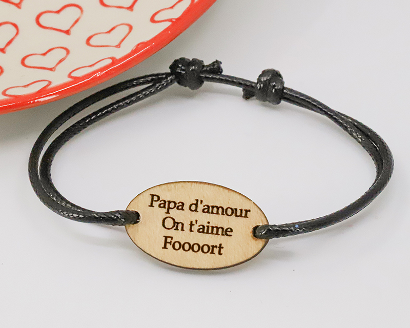 Bracelet cordon avec médaille ovale personnalisée en bois