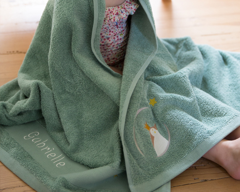 Serviette personnalisée brodée pour enfant - Pingouin Vert