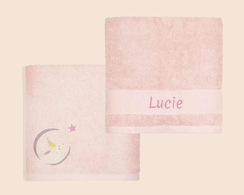 Serviette personnalisée brodée pour enfant - Lapin Poudre